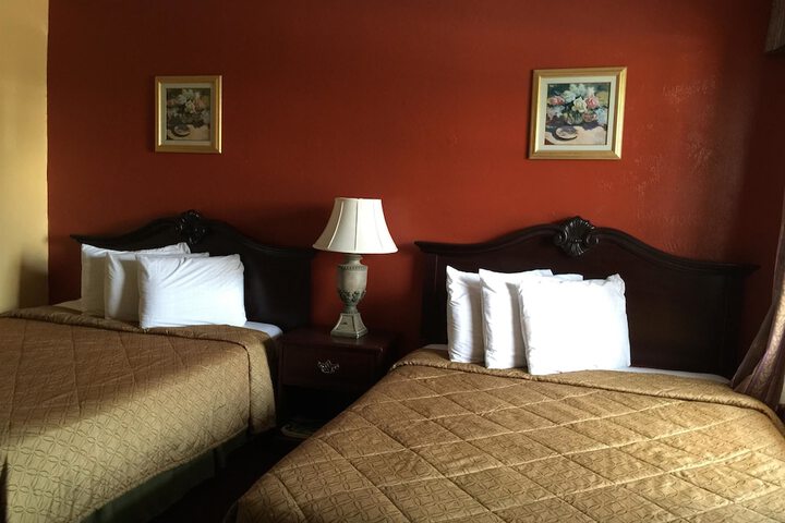 2 Double Beds (5 of 8)