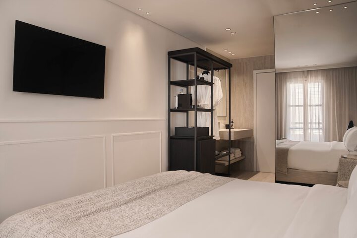 Room 6 of 43