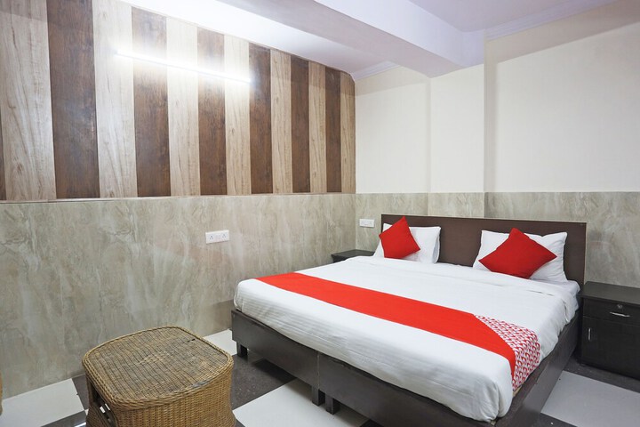 Room 12 of 27