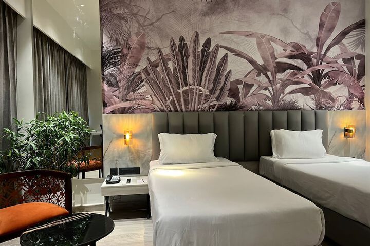 Room 11 of 38