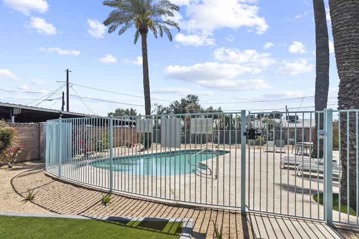 Pool 9 of 16
