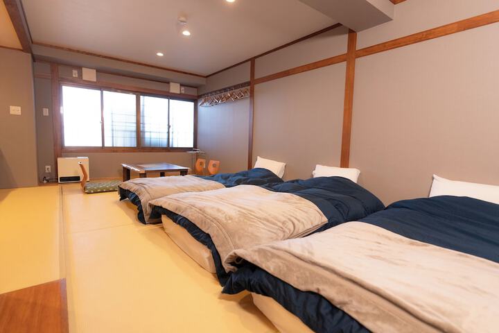 Room 16 of 36