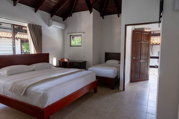 Room 5 of 115