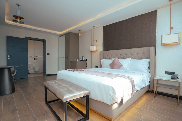 Room 16 of 26
