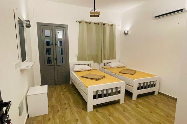 Room 32 of 108