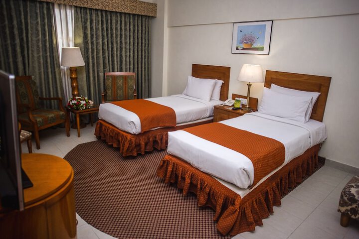 Room 4 of 32