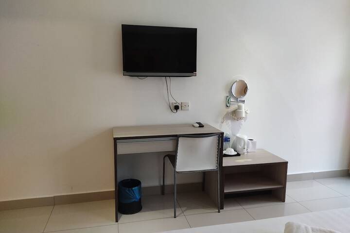 Room 7 of 32
