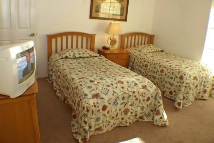 3163 Tamarind Circle