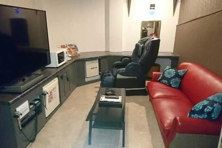 Room 32 of 56