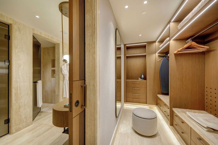 Room 53 of 108