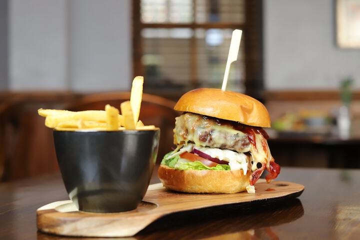 Dining 40 of 67