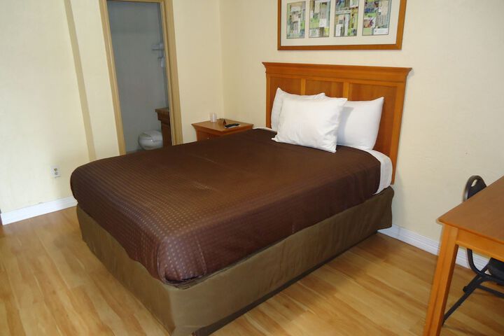 Room 4 of 36