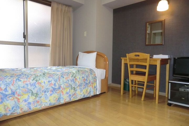 Room 6 of 50