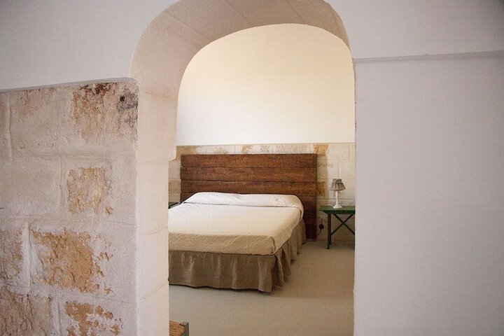 Room 4 of 83