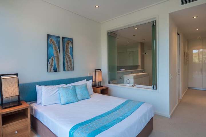 Room 12 of 80