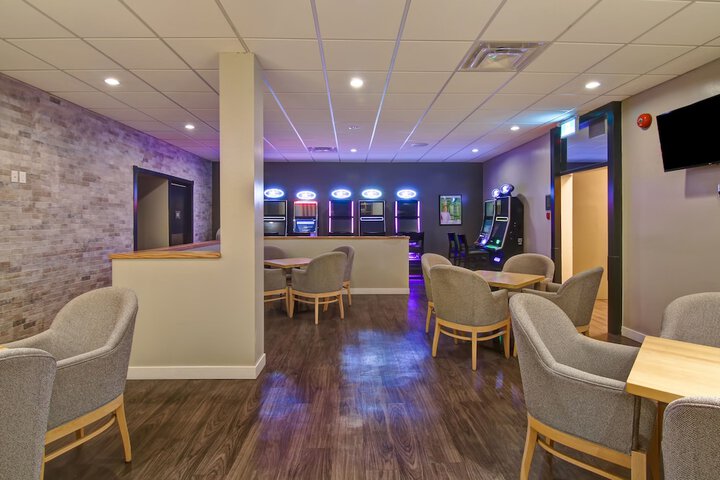 Lounge 67 of 91