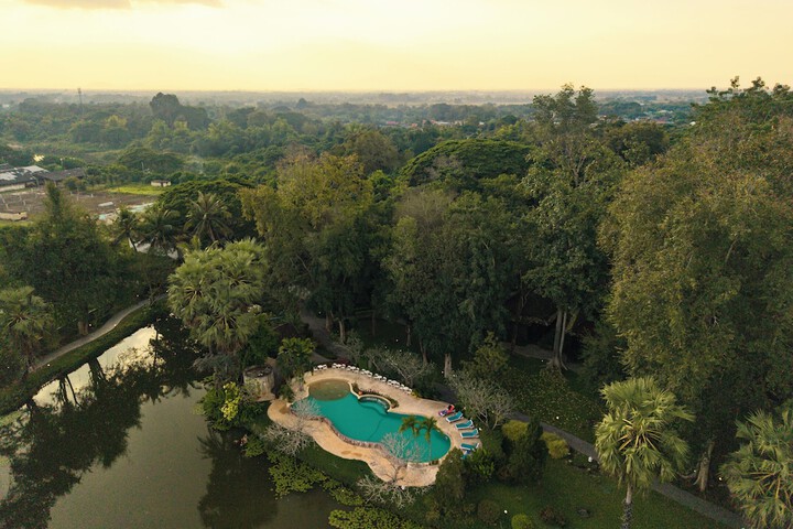 Pools & Facilities