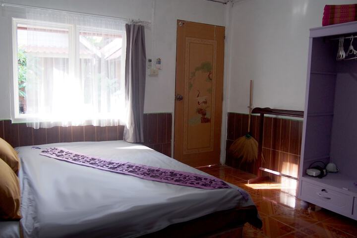Room 30 of 106