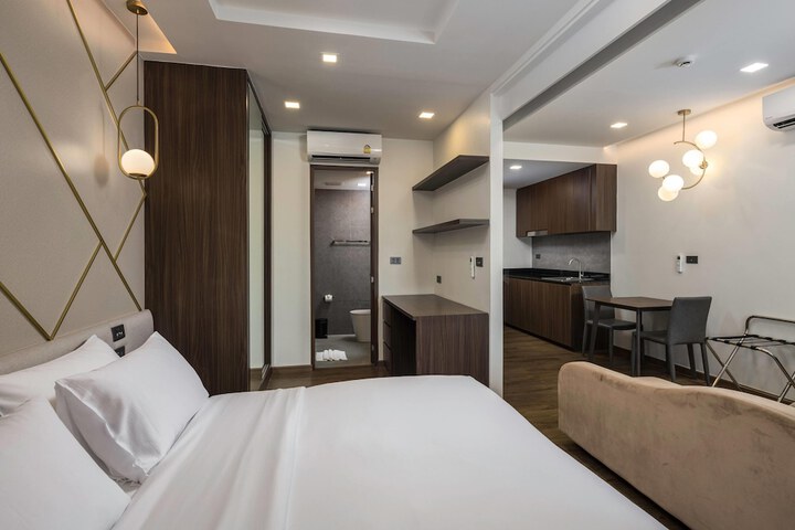 Room 53 of 151