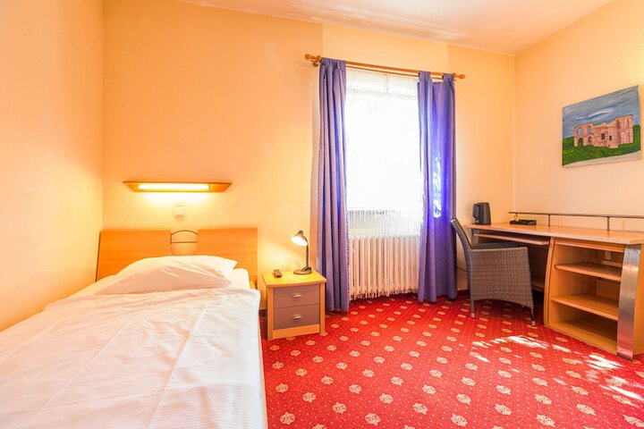 Room 4 of 38