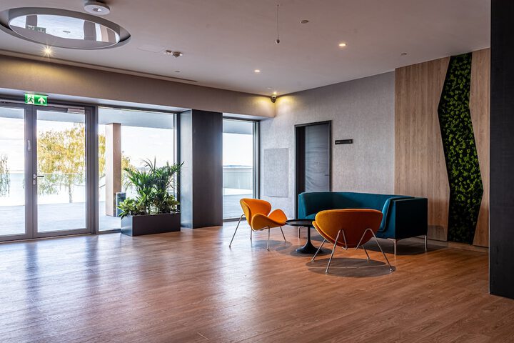 Business Center 167 of 193