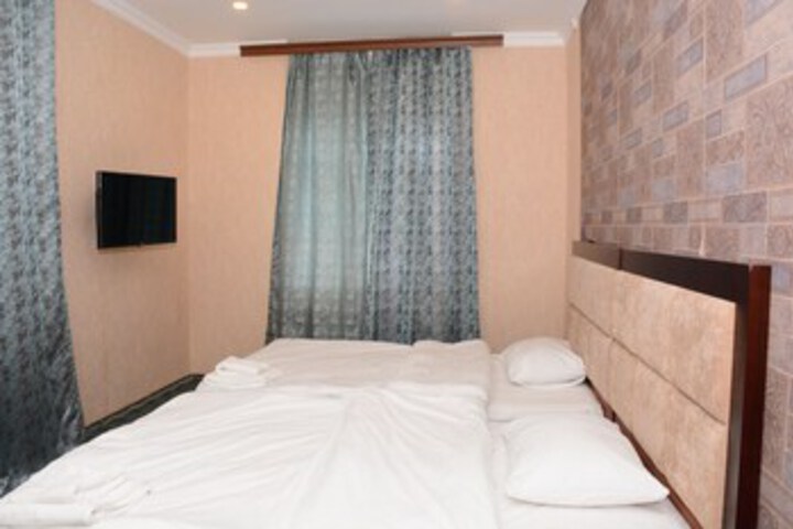 Room 81 of 90