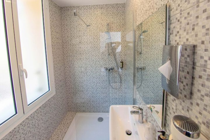 Room 32 of 59