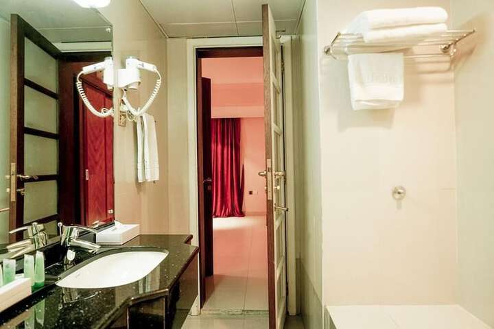 Room 26 of 38