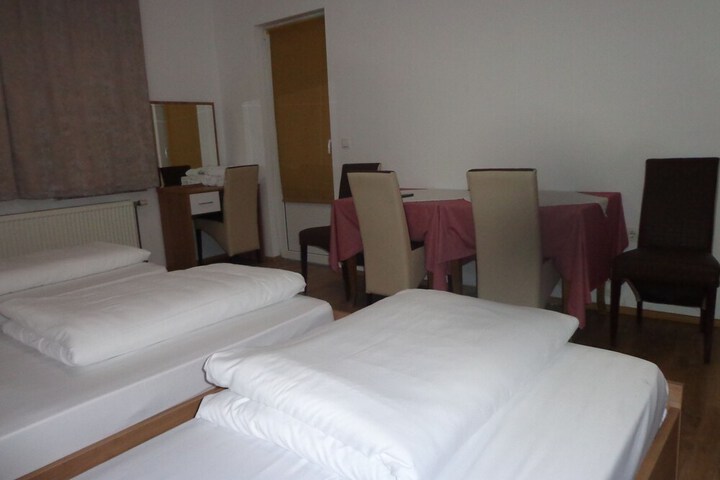 Room 7 of 35