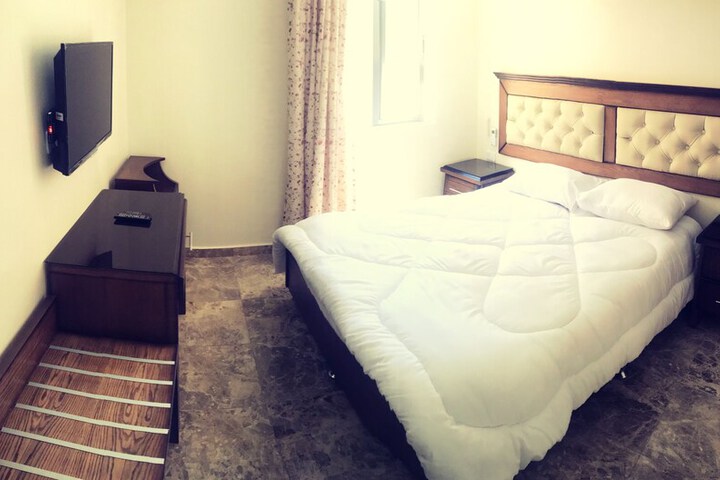 Room 4 of 17