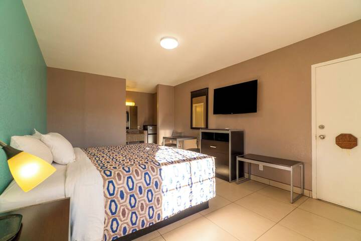 Room 10 of 43