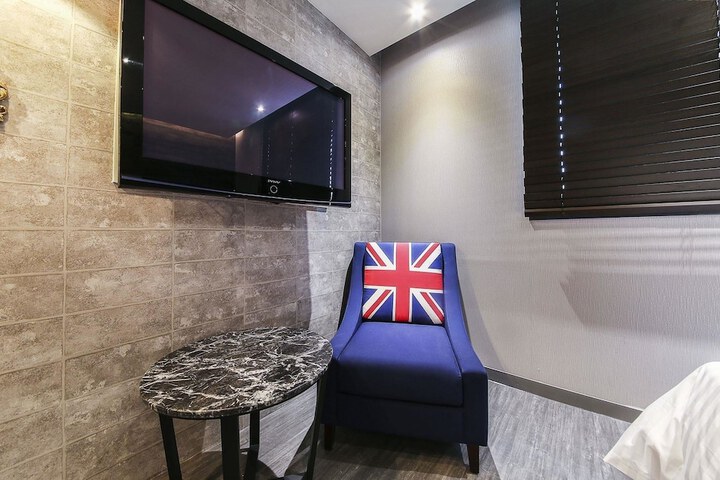 Room 21 of 48