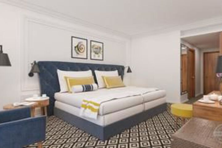 Room 4 of 15