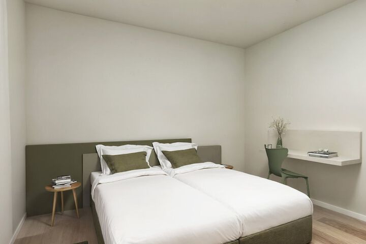 Room 4 of 34