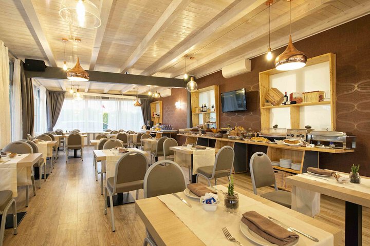 Breakfast/Coffee Service 40 of 87