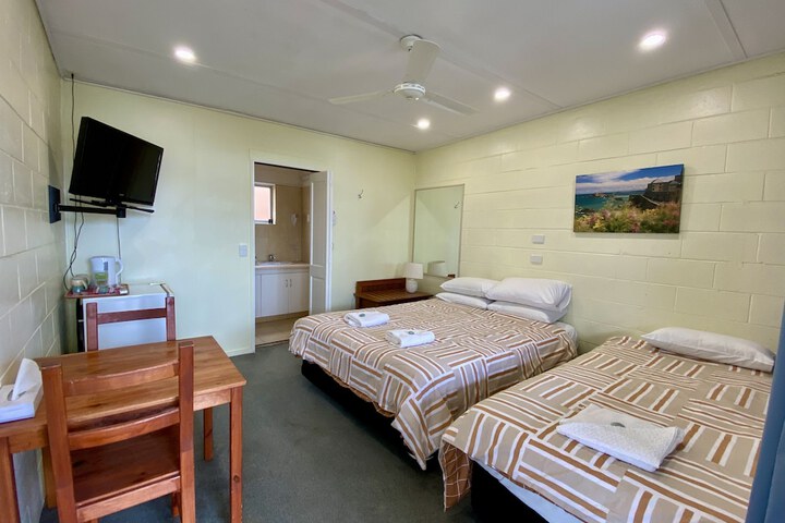 Room 6 of 12