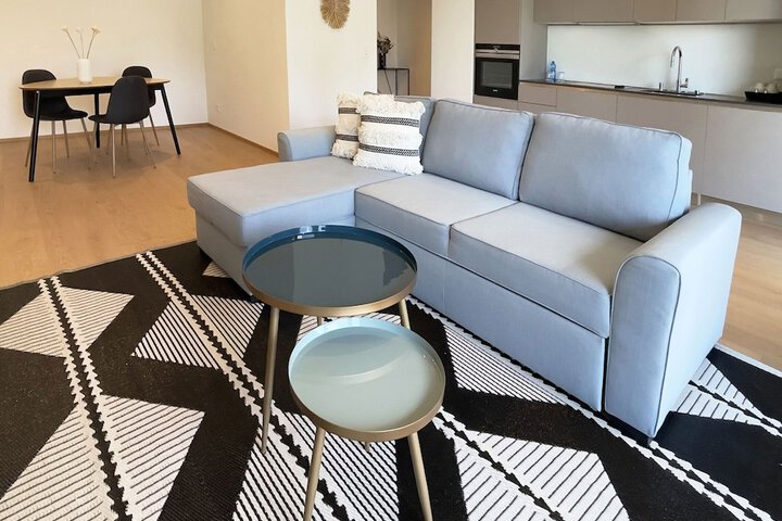 Lounge 42 of 45