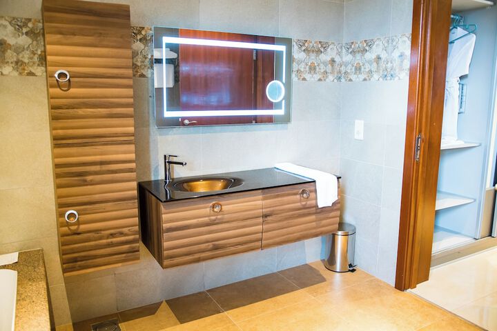 Room 33 of 81