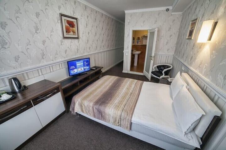 Room 14 of 23