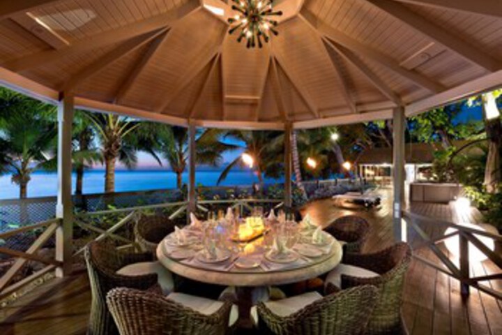 Dining 8 of 17