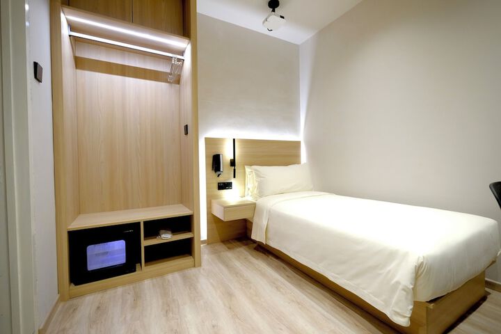 Room 43 of 112
