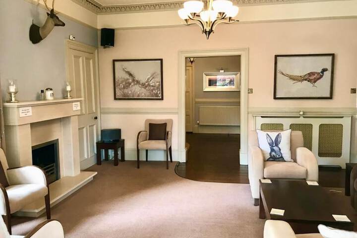 Lounge 68 of 75