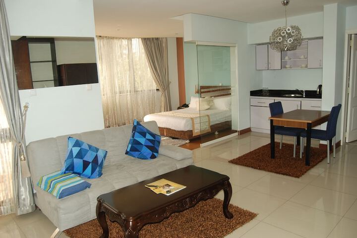 Room 3 of 28