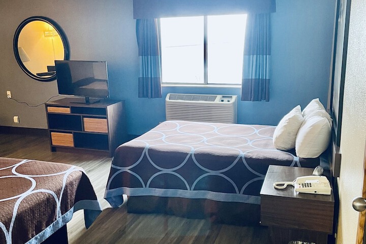 2 Double Beds (8 of 12)