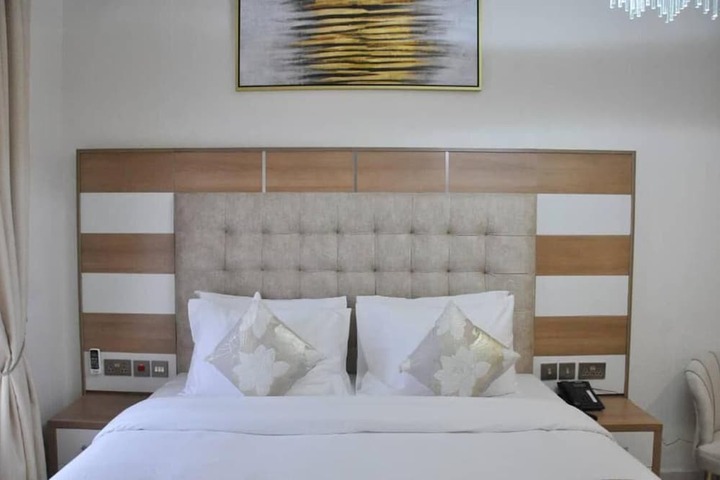 Room 16 of 39