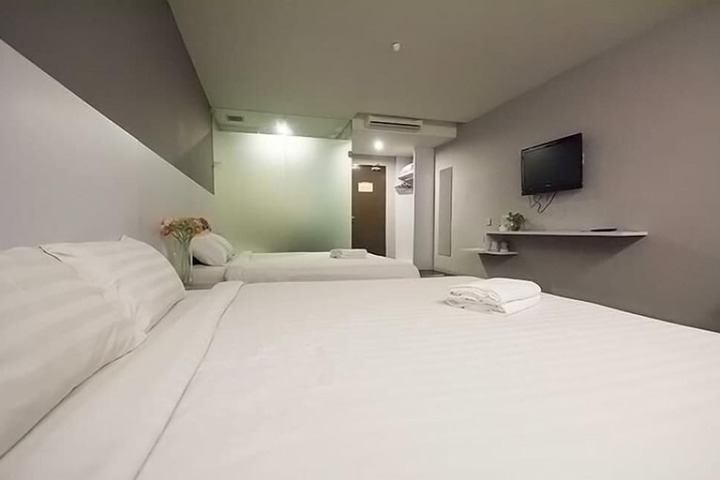 Room 15 of 31