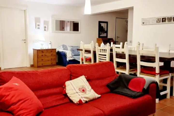Room 2 of 8
