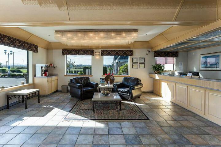 Hotel Suite Photo