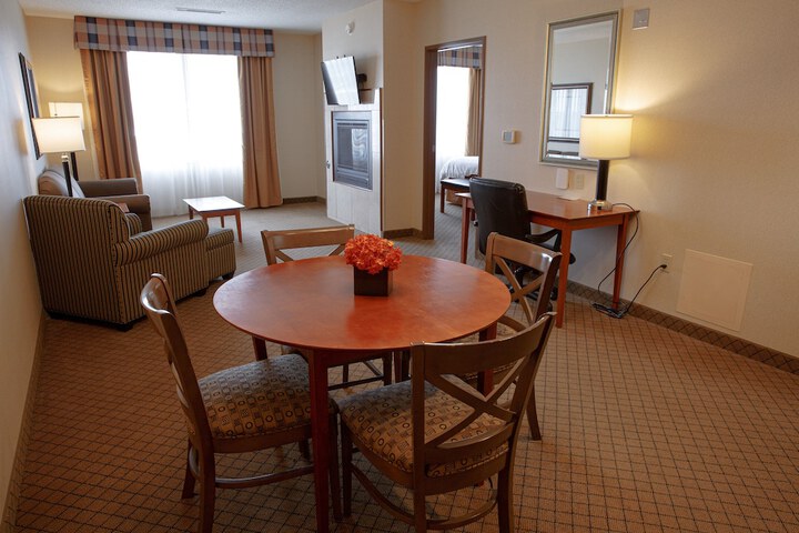 1 King Bed Suite (5 of 5)