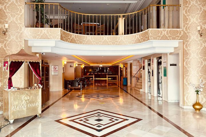 Entrance & Lobby